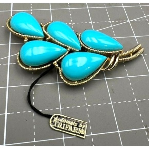 Crown Trifari Teardrop Faux Turquoise Brooch with Original Tag MINT